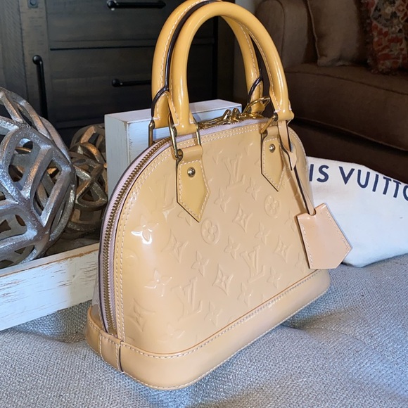 LOUIS VUITTON Vernis Alma BB Rose Ballerine Bag - Picture 4 of 15